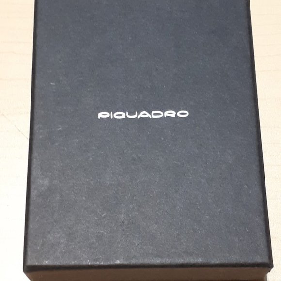 PIQUADRO Black Leather Wallet w Coin Pocket - Picture 2 of 4